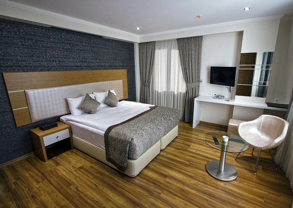 Edis Premier Hotel