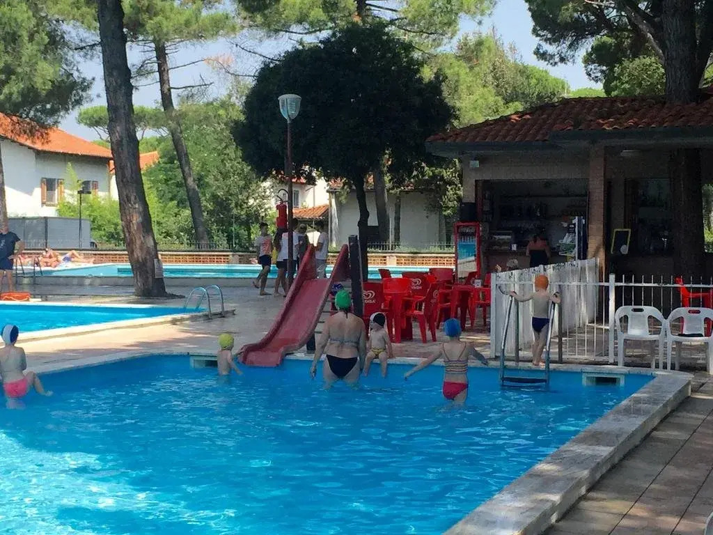 Albatross Mobile Homes on Camping Mare e Pineta