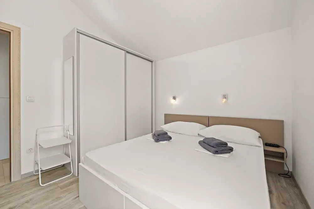 Sea View Vacation Apartment in Cres