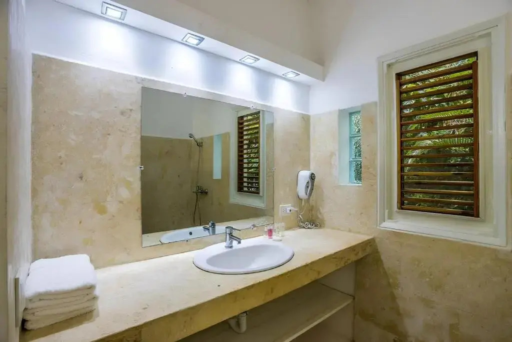 Apartment with pool & garden in beach area
