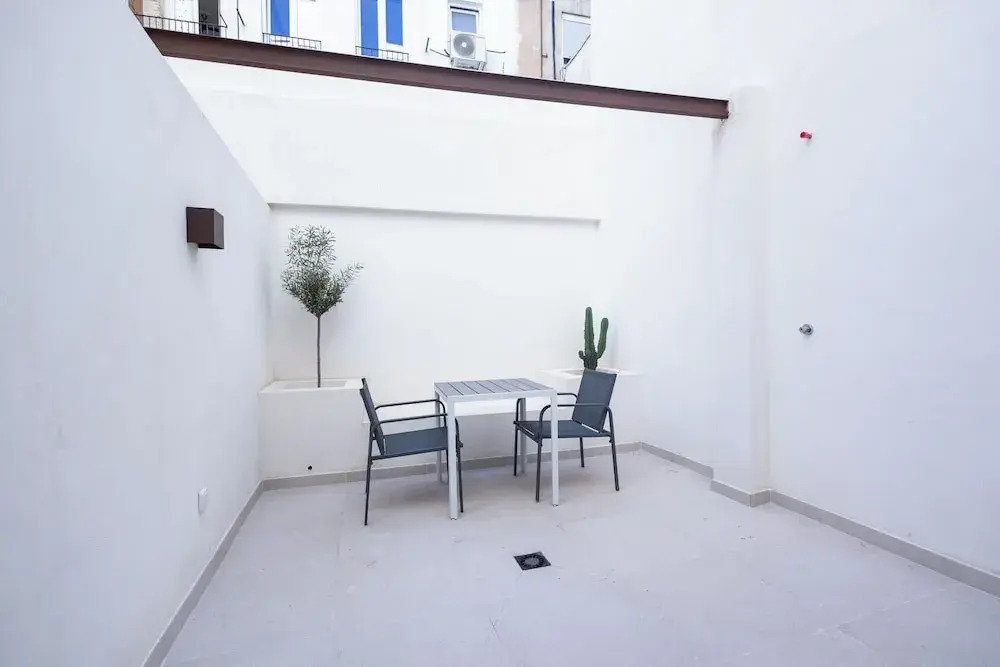 Yard Patraix by Concept Flats