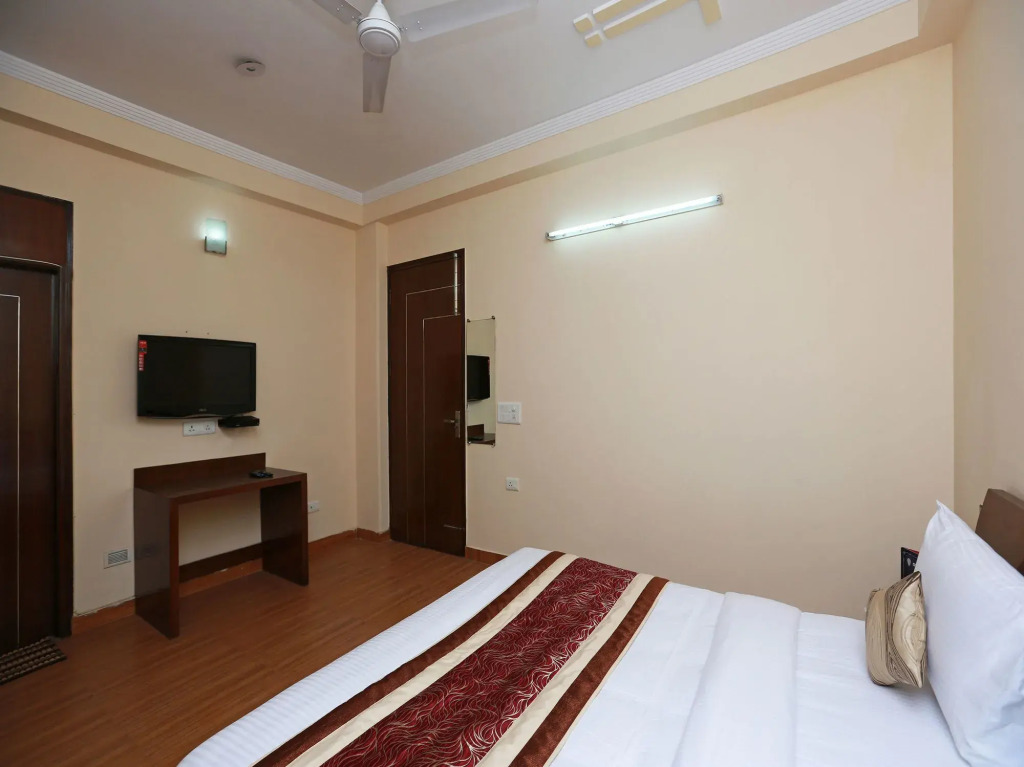 OYO 11600 Hotel Cosy Tree