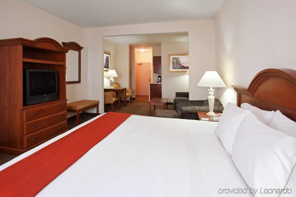 Holiday Inn Express Hotel & Suites Marion by IHG