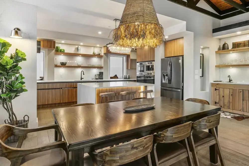 Chalet Monashee - Brand New High-End Property with Amazing Views