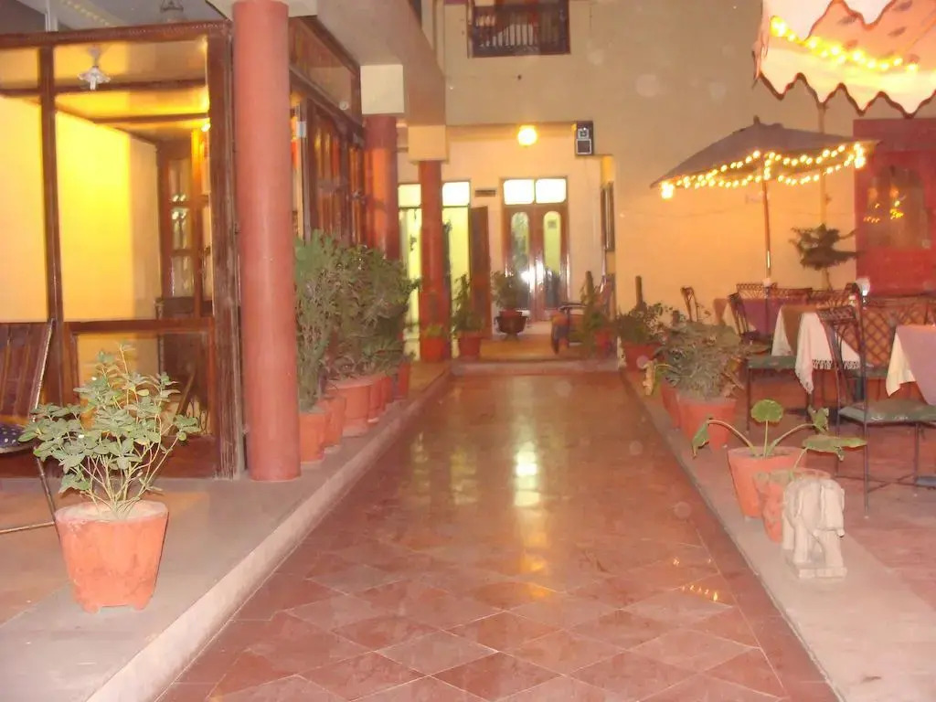 Hotel Desert Winds