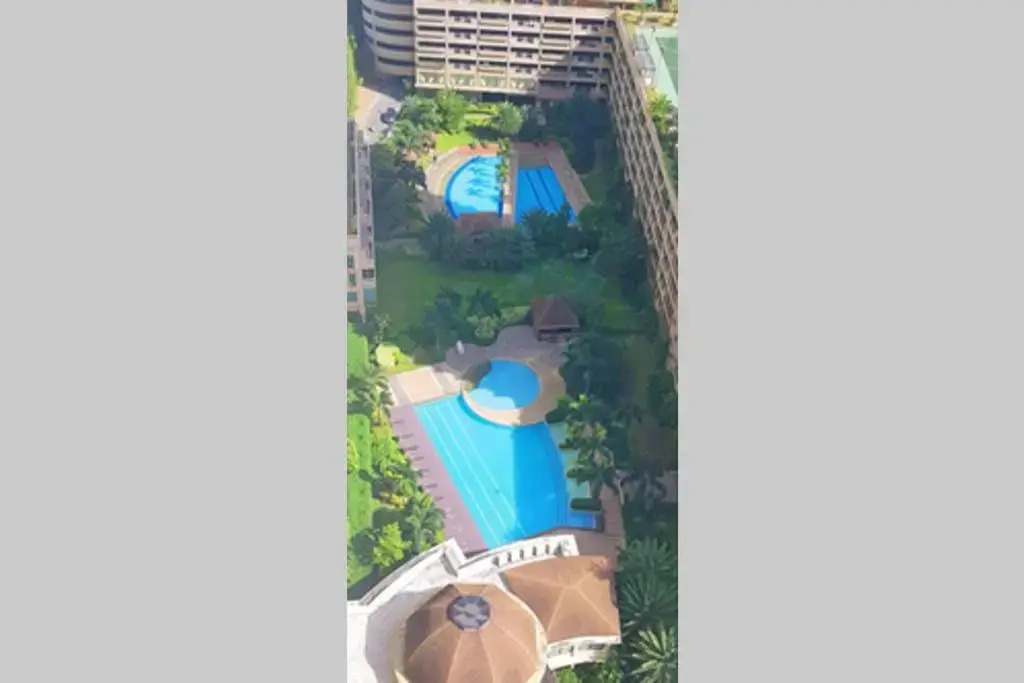 2814 Holistay Manila 2-Bedroom Condo w/ Netflix (with Balcony)