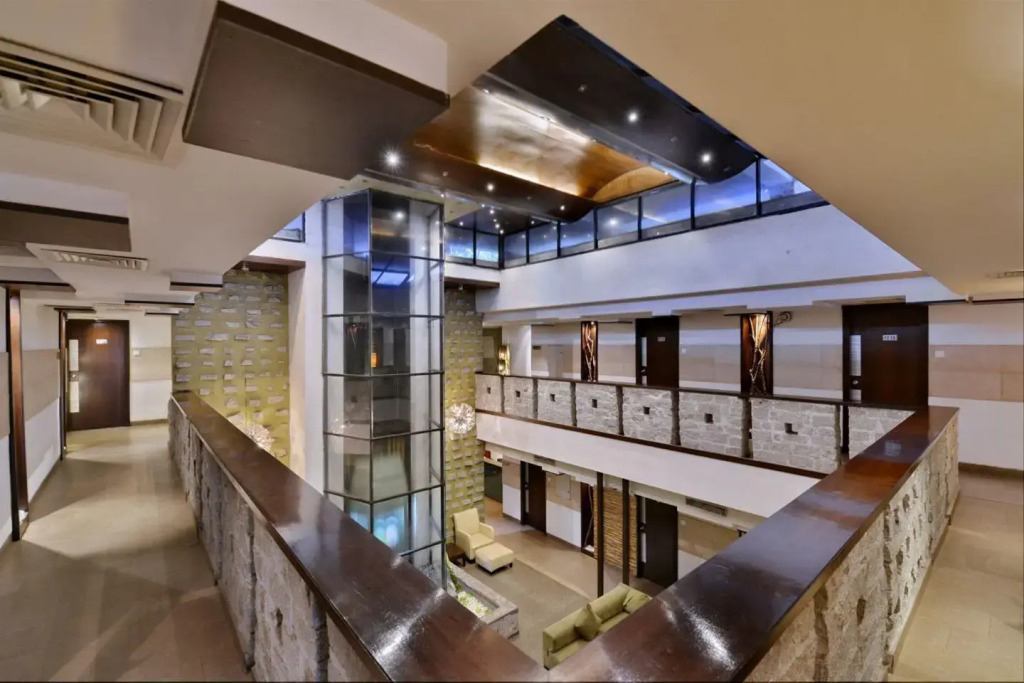 17 Degrees Hotel