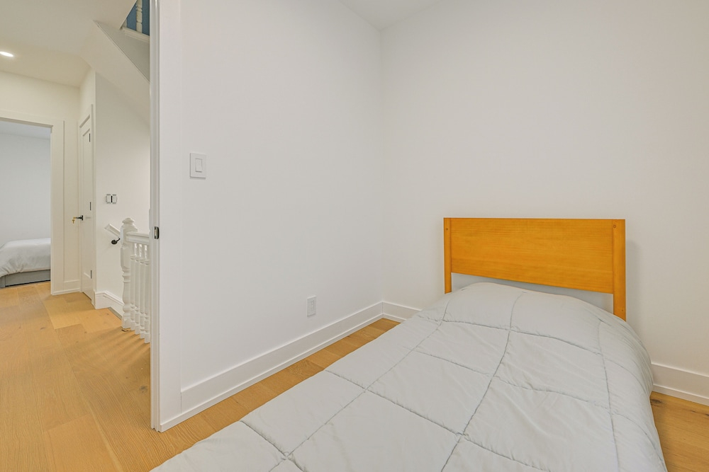 Easy NYC Access! Yonkers Apt 1/2 Mi to Metro-north
