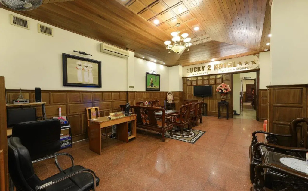 Lucky 2 Hotel & Travel