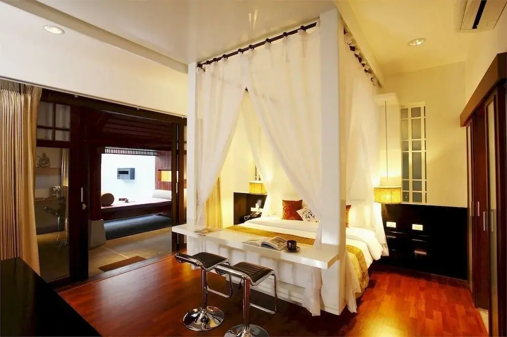 The Harbor Grand