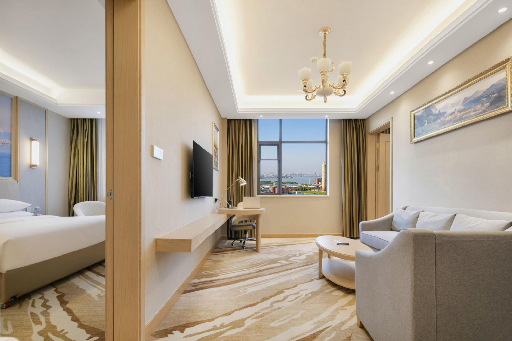 Vienna International Hotel (Wuhan Miaoshan Institute of Technology)