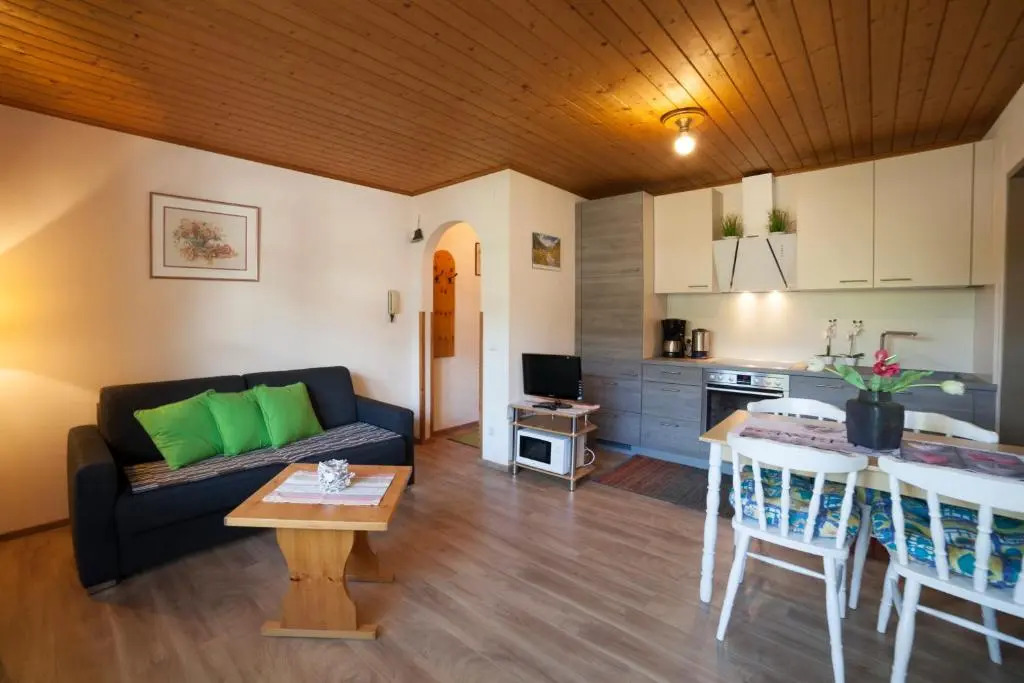 Mountainview Appartement mit Balkon und Carport