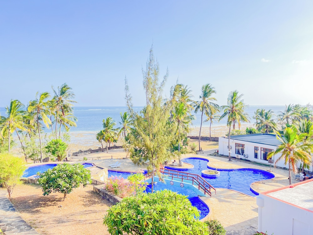 Pumziko Beachfront Apartment