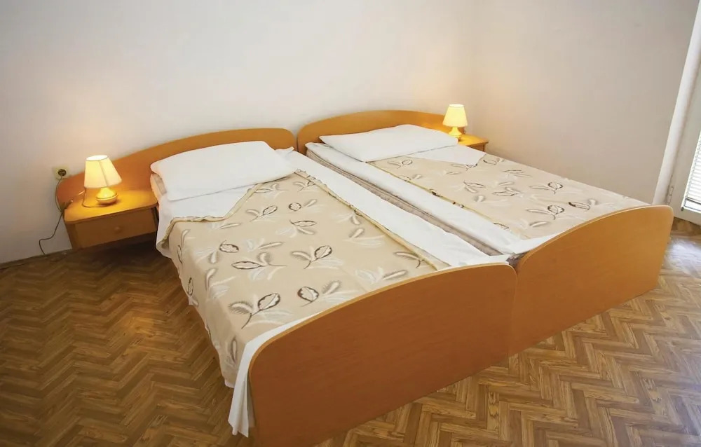 Awesome Apartment in Jadrtovac With 1 Bedrooms