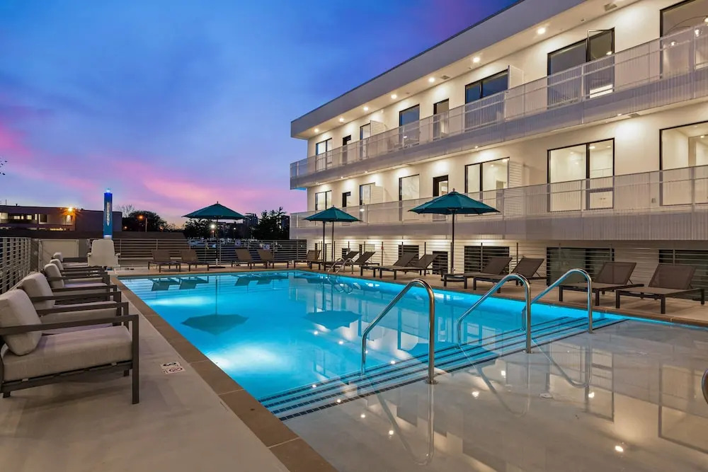 Illume Designer Gulch View Pool & Gym 2 Bedroom Condo