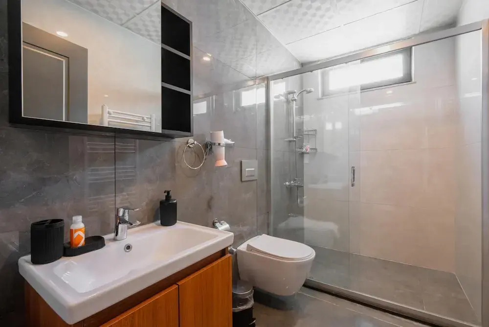 Duplex w Balcony Terrace 5 min to Beach
