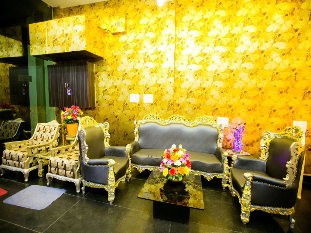The ECR Grand Residency by OYO Rooms