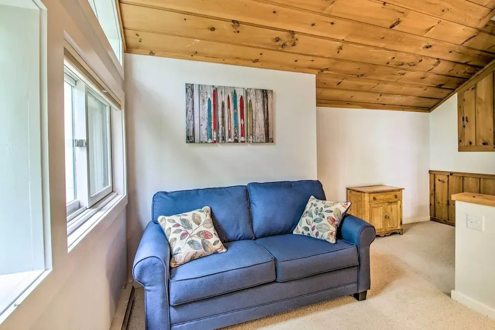 Cozy Lincoln Condo ~ 1 Mi to Loon Mountain!