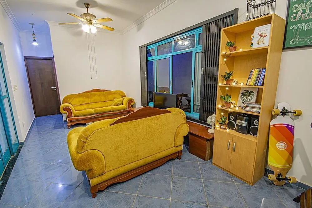 Hobi Hostel Bar & Lounge