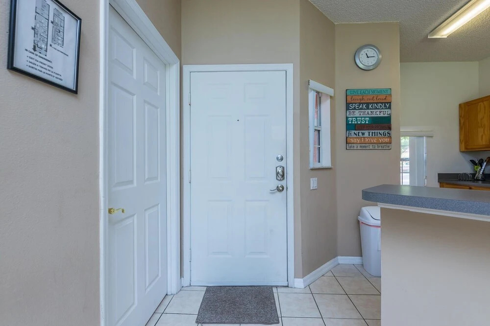 Cozzy Townhouse 3bdr 2Bth With Clubhouse pool and amenities, near Disney