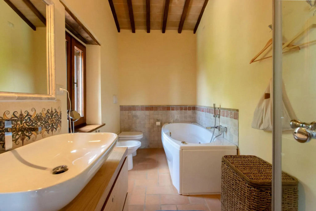 Il Giardino will make you fall in love with its enchanting view of the Umbrian countryside and Lake-Il Giardino