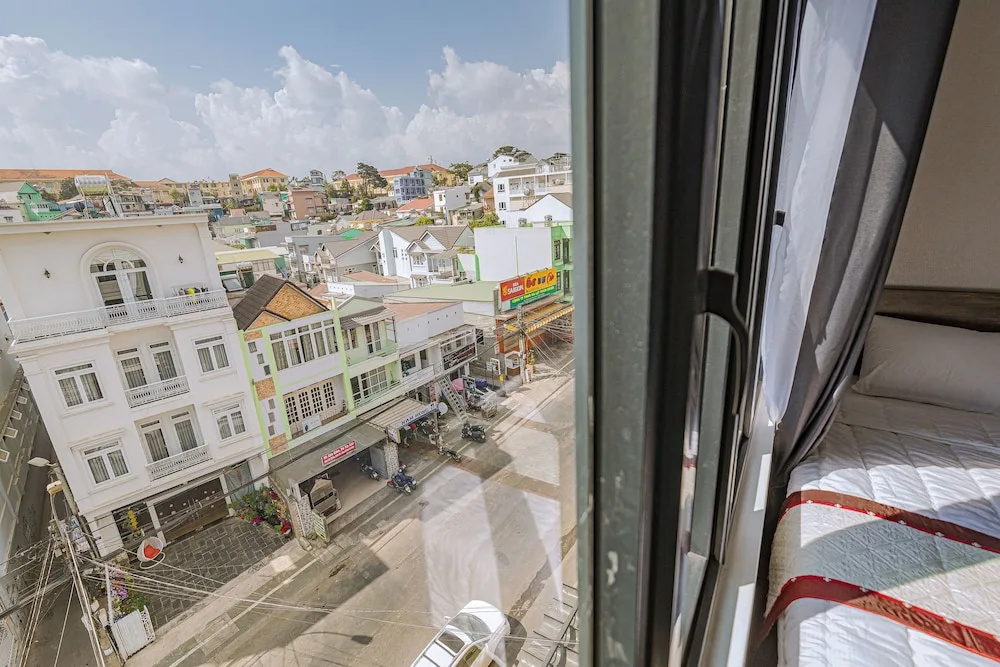 Phan Thong Vang Hotel