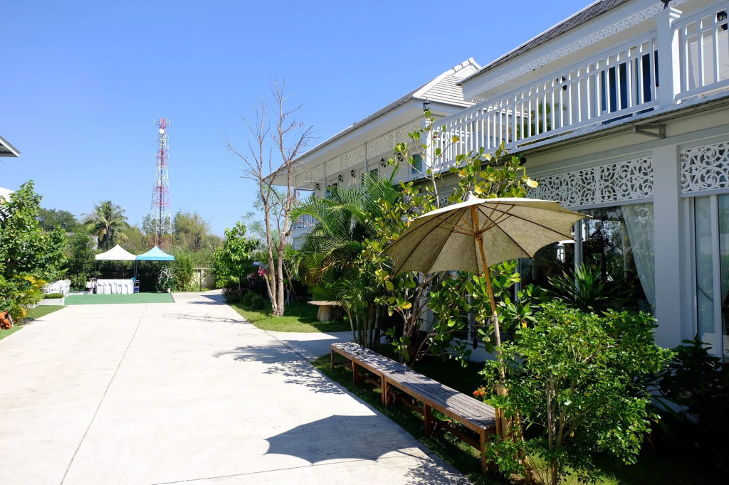 Moeimanee Resort