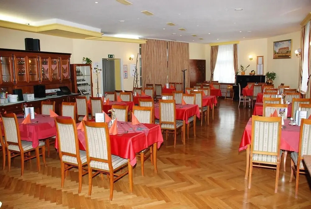 Hotel Zvezda
