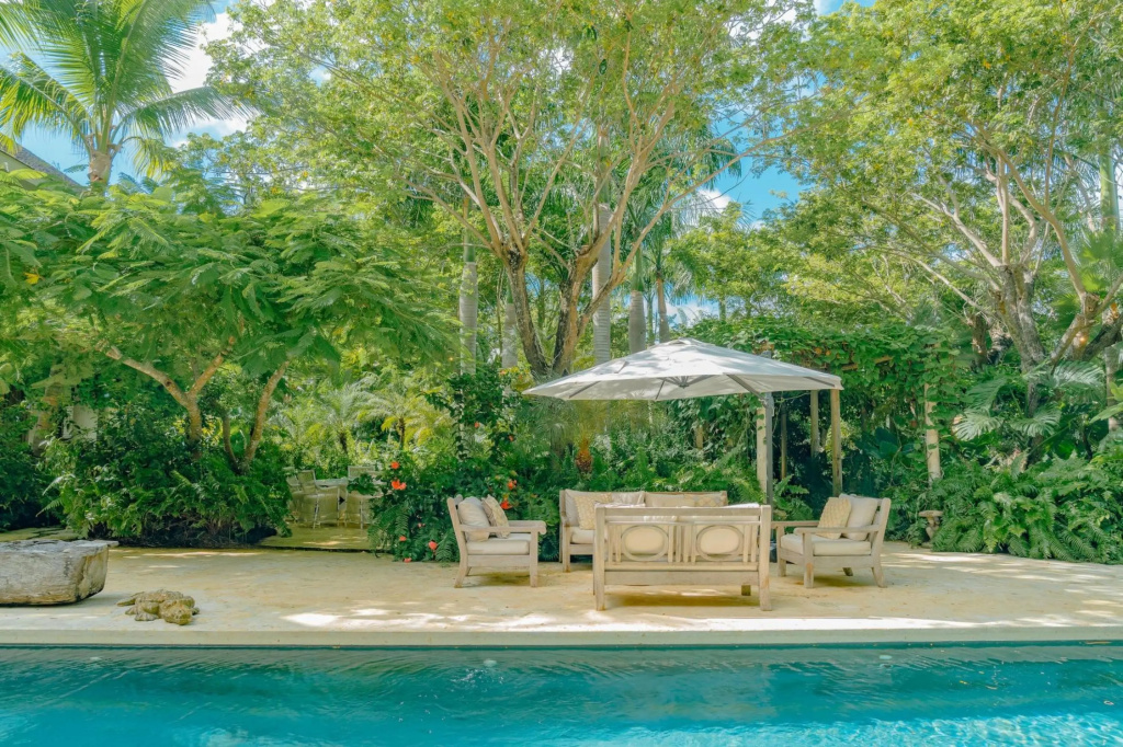 One-of-a-kind Villa With Open Spaces and Amazing Views in Luxury Beach Resort