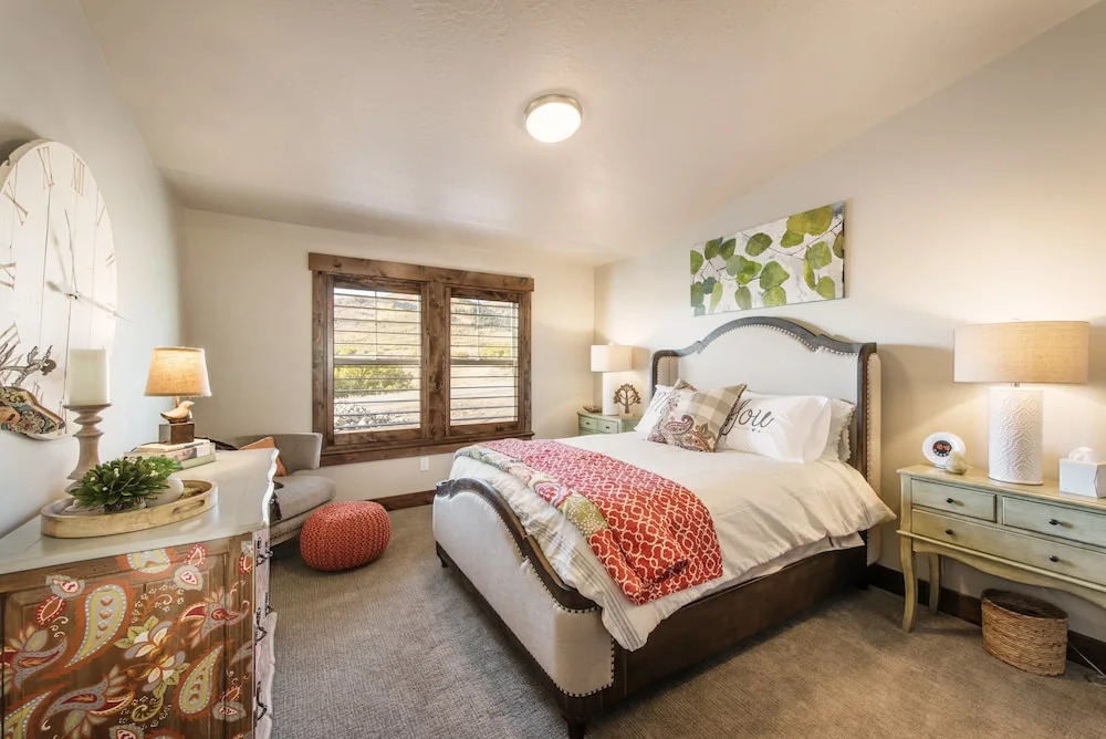Deer Park Condo #303 3 Bedrooms 2 Bathrooms Condo