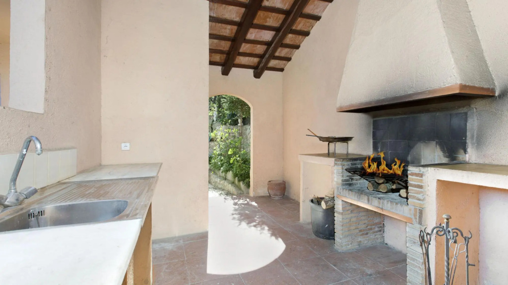 Tensi in Blanes With 5 Bedrooms and 2 Bathrooms