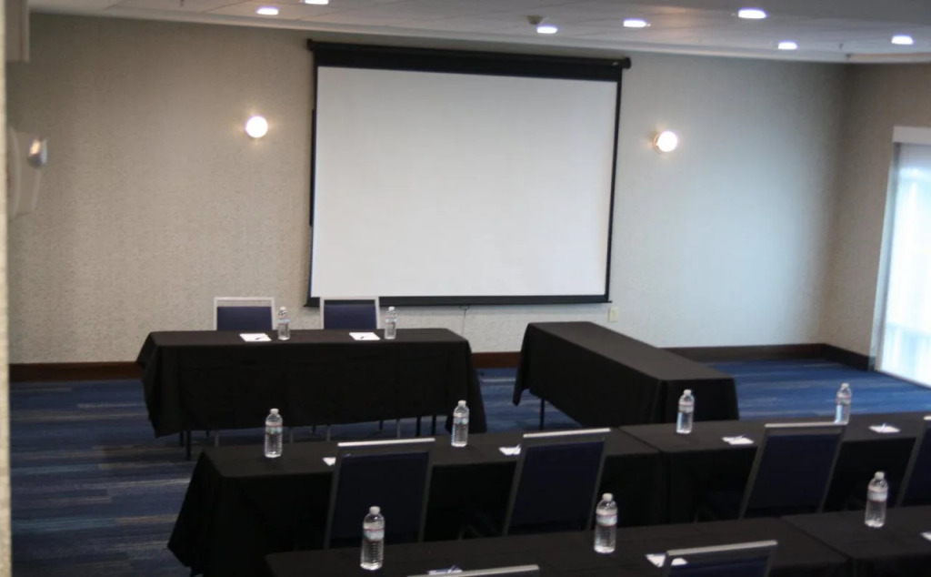 Holiday Inn Express Hotel & Suites Cincinnati - Mason by IHG