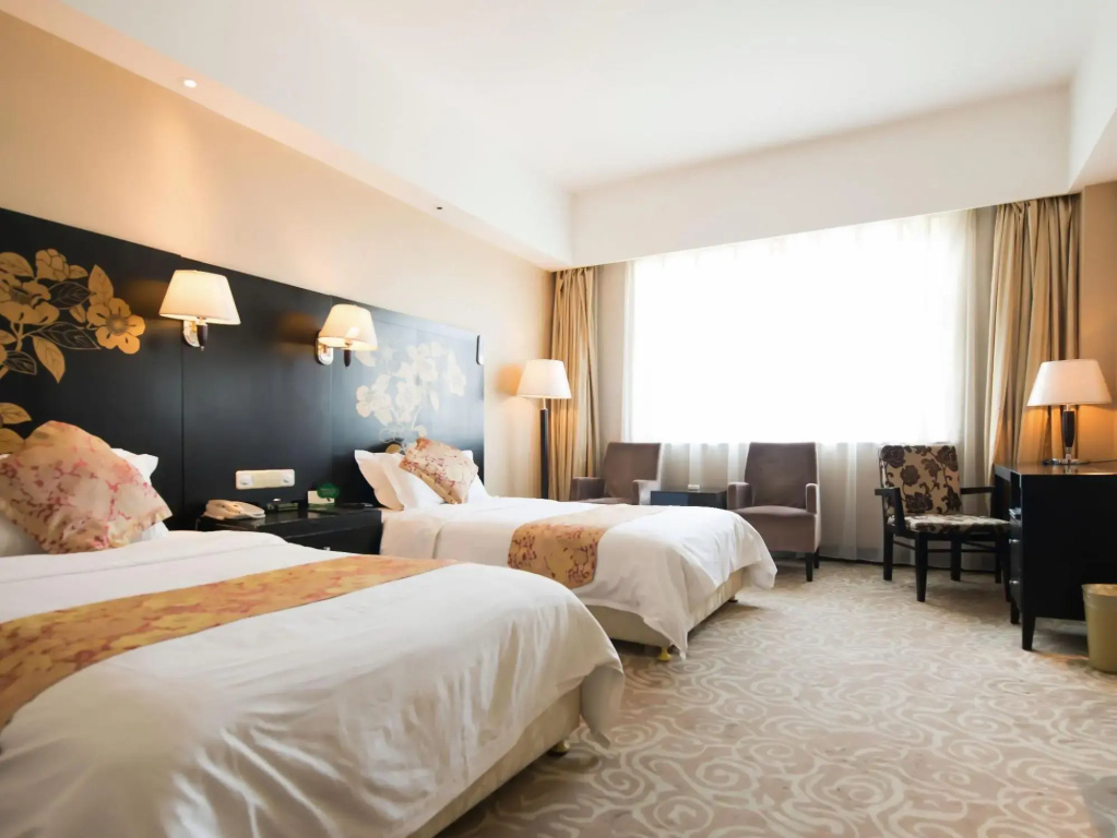 Vest Holiday Hotel