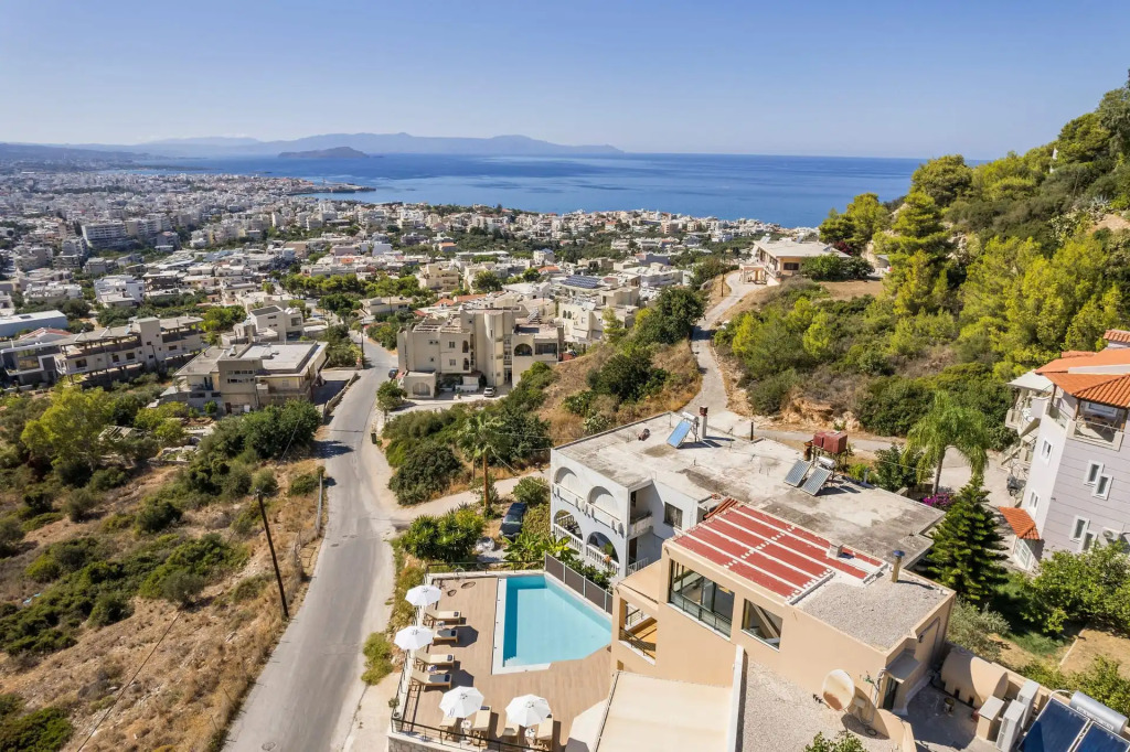 Villa City View - Heated Pool & Gym & Sauna - Majestic views - 5 min drive from center