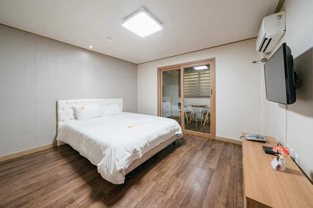 Orange Hotel