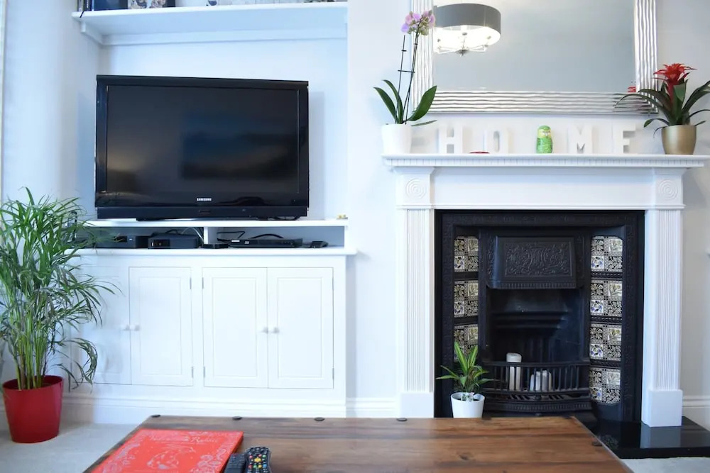 Modern Family Home Near Wimbledon With Garden
