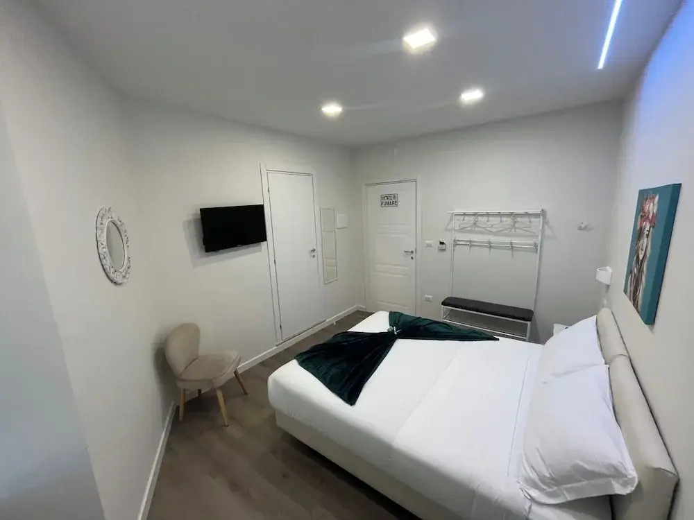 F Rooms Napoli Via Sementini