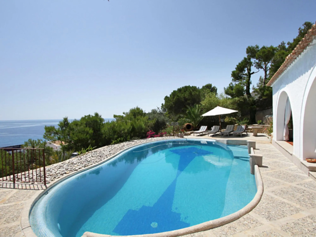 Fantastic Villa With Private Swimming Pool, Garage, Bbq, Patio, Wifi and the sea