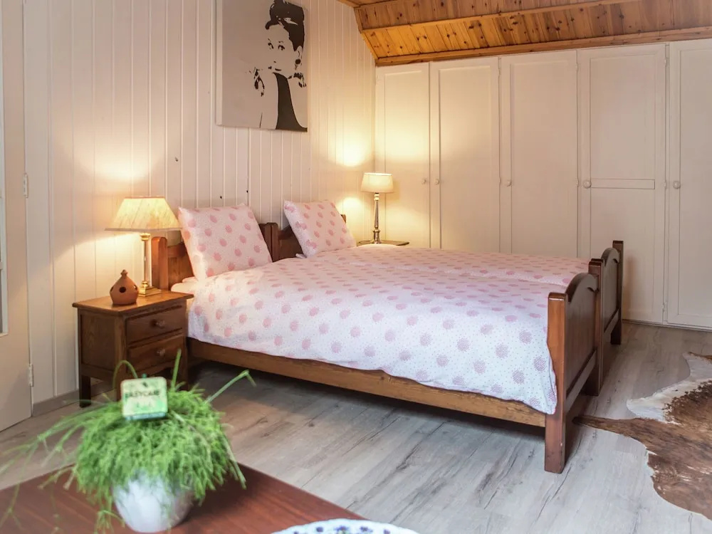 Quaint Holiday Home in Ravels With Garden