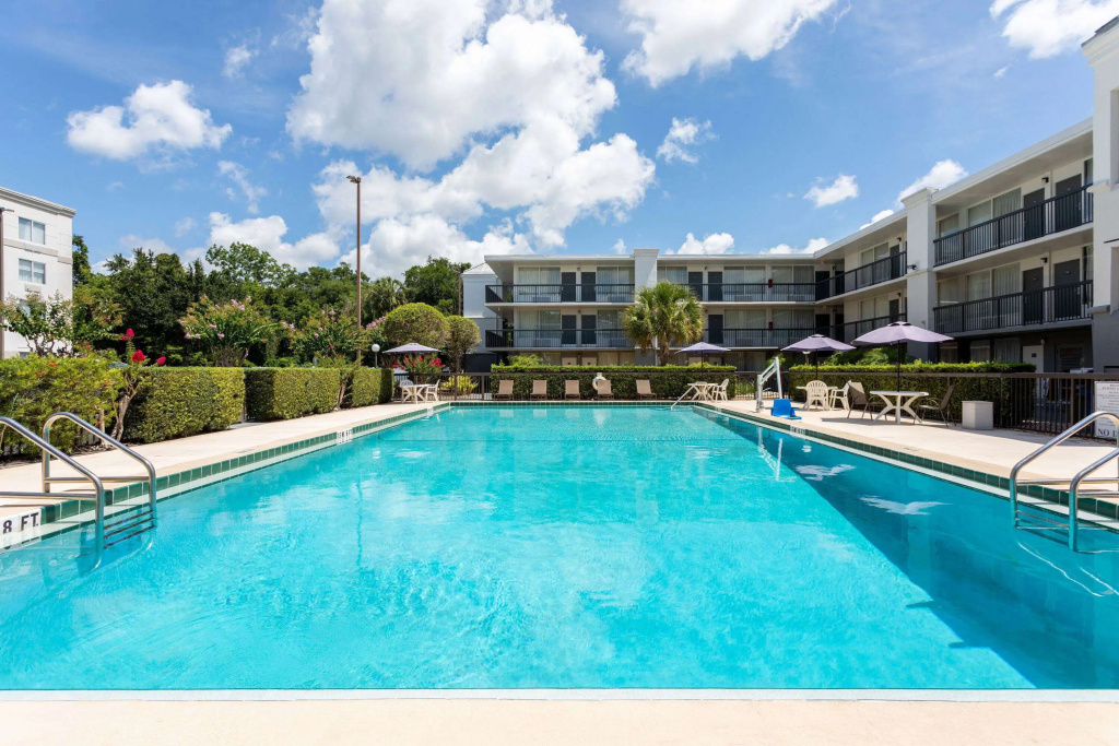 Ramada by Wyndham Altamonte Springs Near I-4