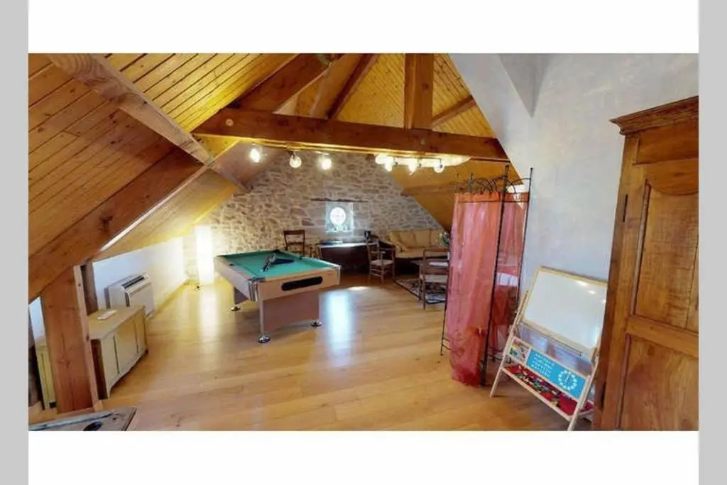 La grange de Salvaneix Gîte pour 15 personnes 7 chambres avec 6 sdb-6wc