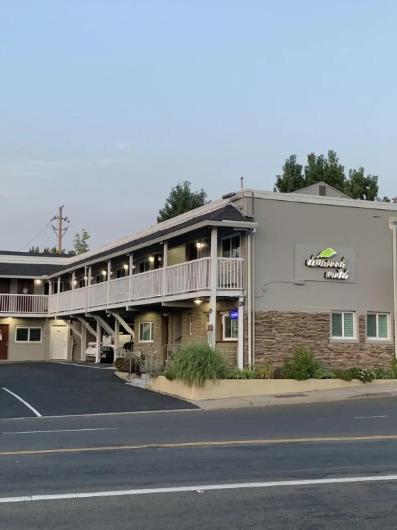 Elmwood Motel