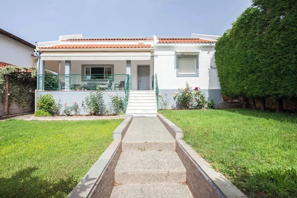 Deluxe 3 Bd House near Lagonisi w Garden