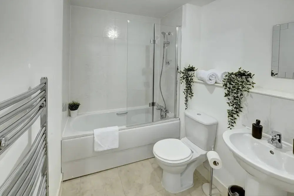 Lovely Flat in Kiln Close With Free Parking