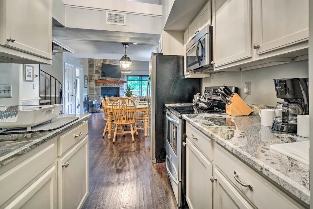Cozy Gatlinburg Condo ~ 2 Mi to National Park!