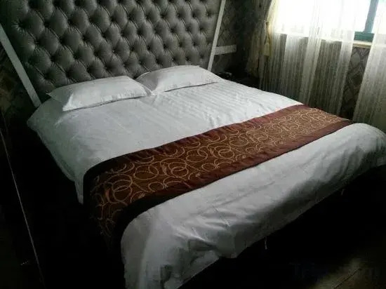 Wuzhou E-sports Hotel (Huinan Pedestrian Street)