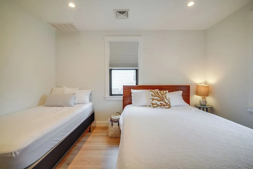 Beautiful Cape May Cottage: Walk to Beach & Mall!