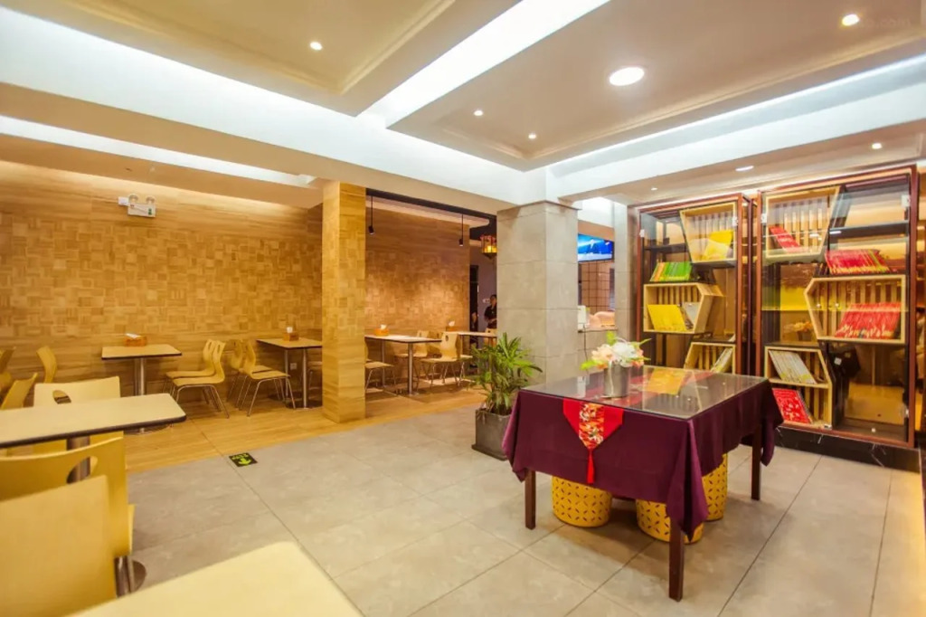 Wuyue Qianmen Hotel