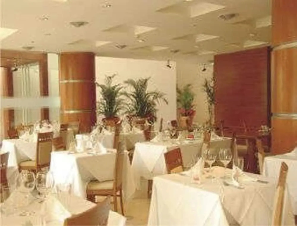 Howard Johnson Villa María Hotel y Casino