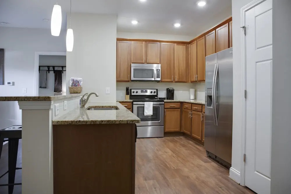 Plaza Midwood 1 and 2 BR Apts with Parking by Frontdesk